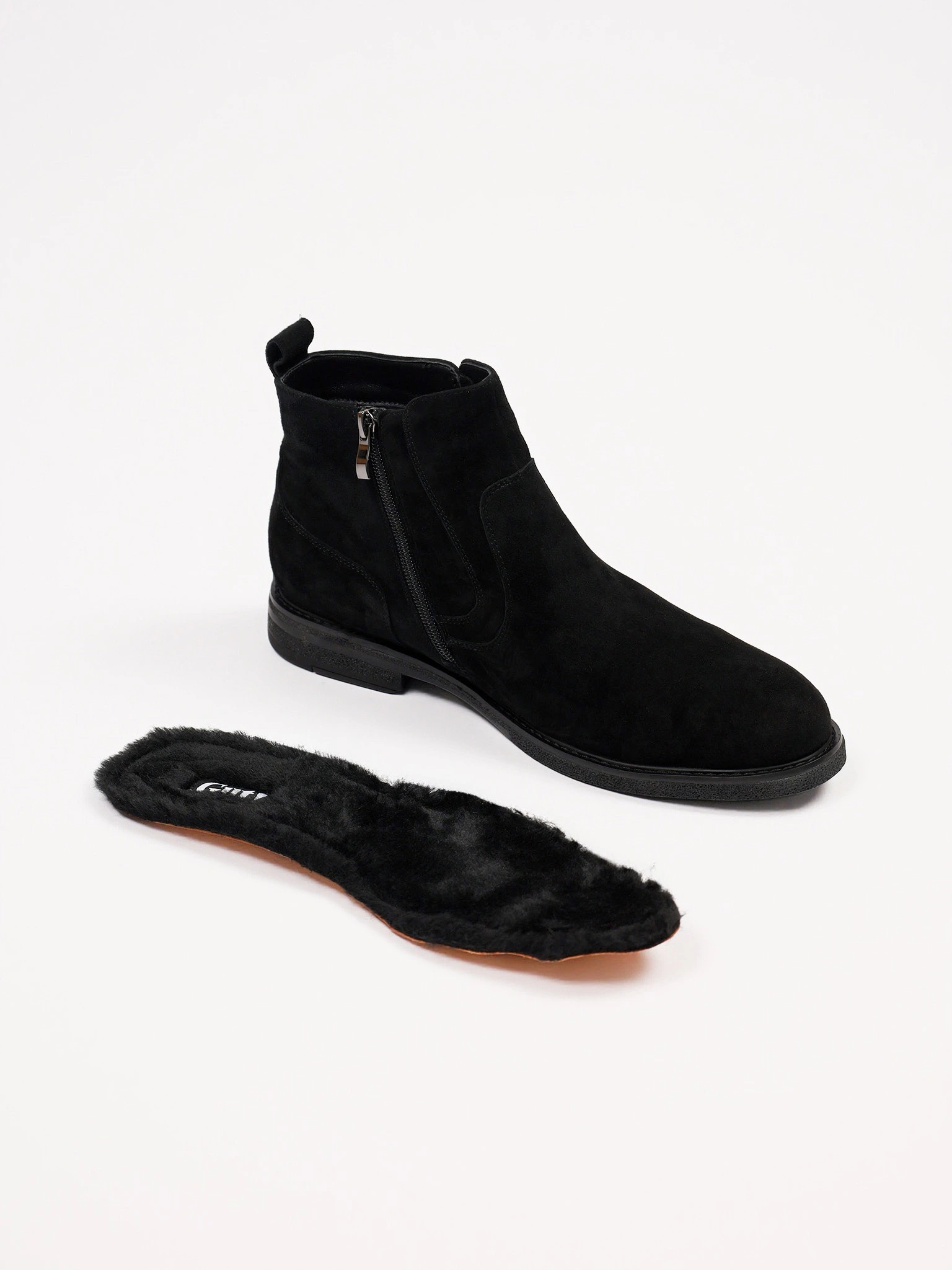 Ботинки черного цвета из натурального велюра